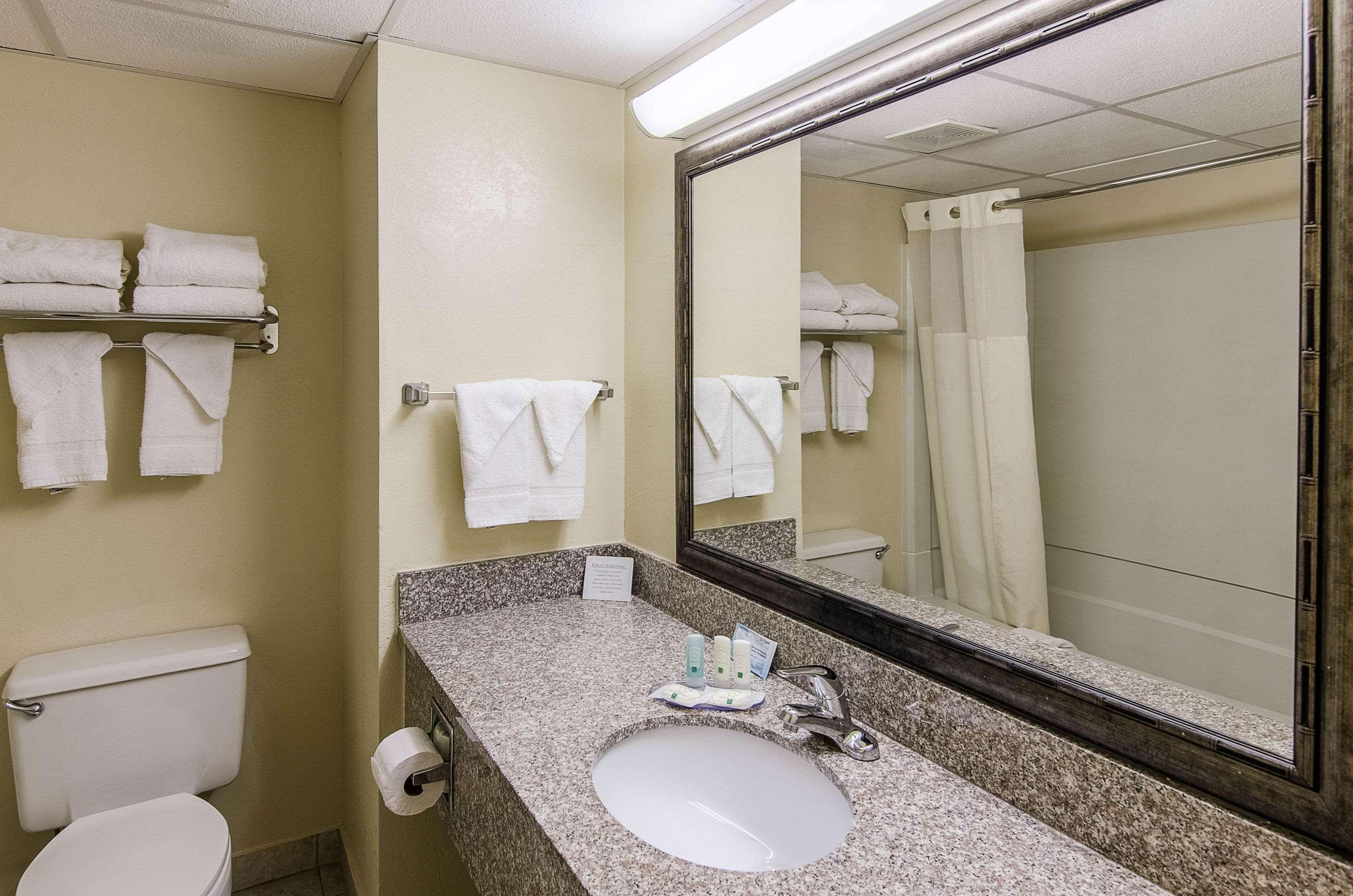 Quality Inn & Suites Lexington Near I-64 And I-81 Timber Ridge Екстер'єр фото