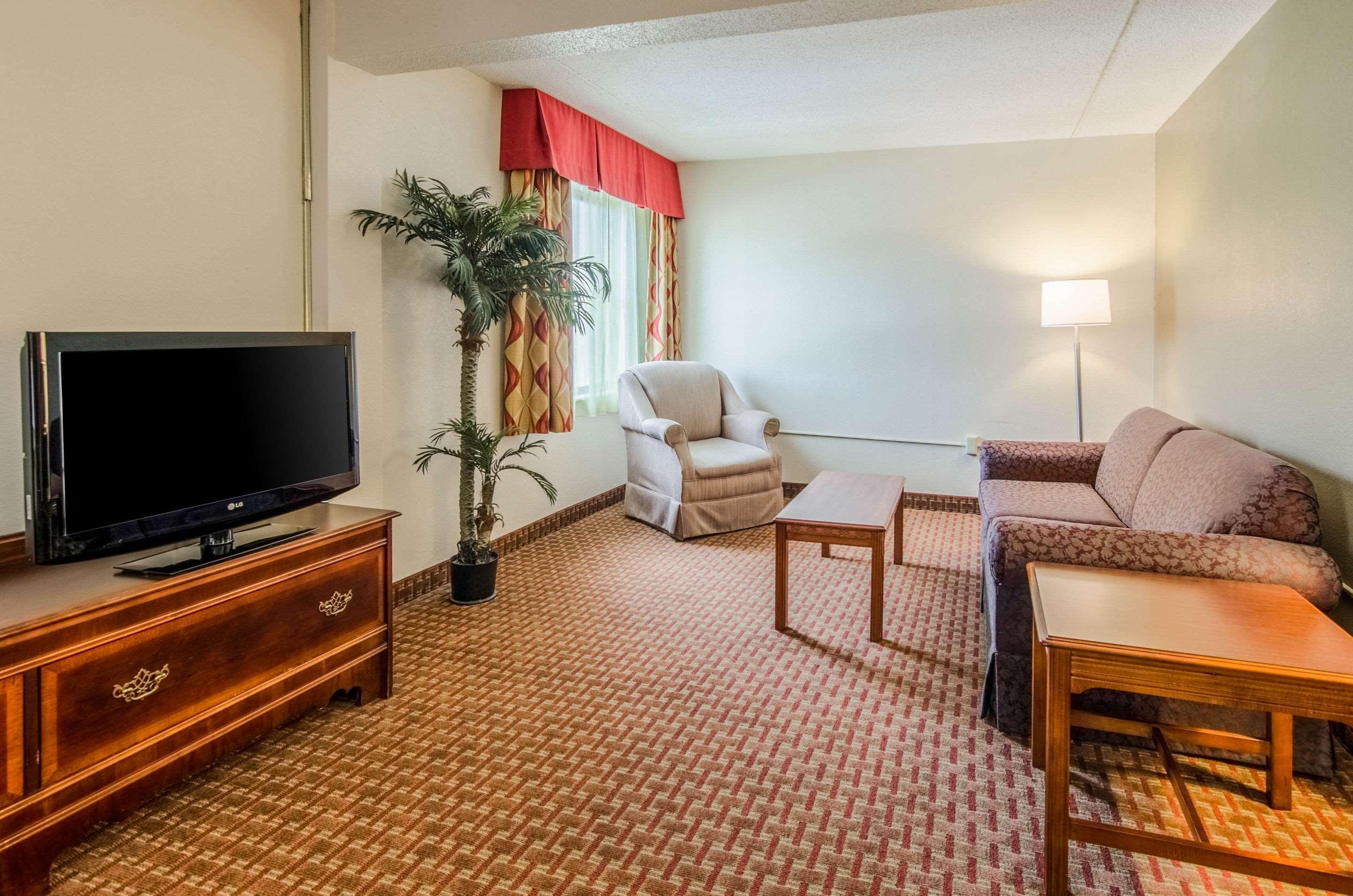 Quality Inn & Suites Lexington Near I-64 And I-81 Timber Ridge Екстер'єр фото