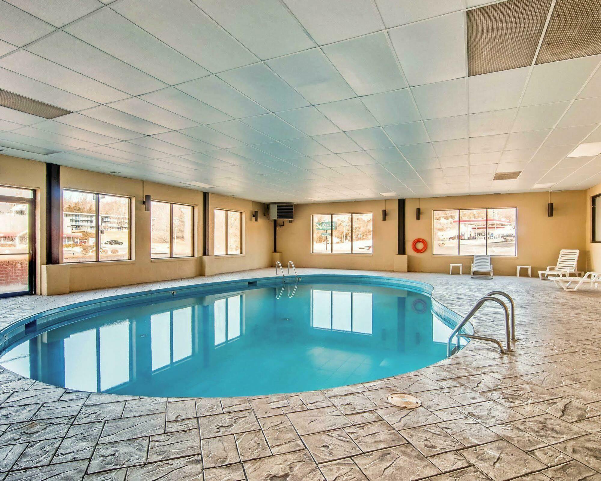 Quality Inn & Suites Lexington Near I-64 And I-81 Timber Ridge Екстер'єр фото