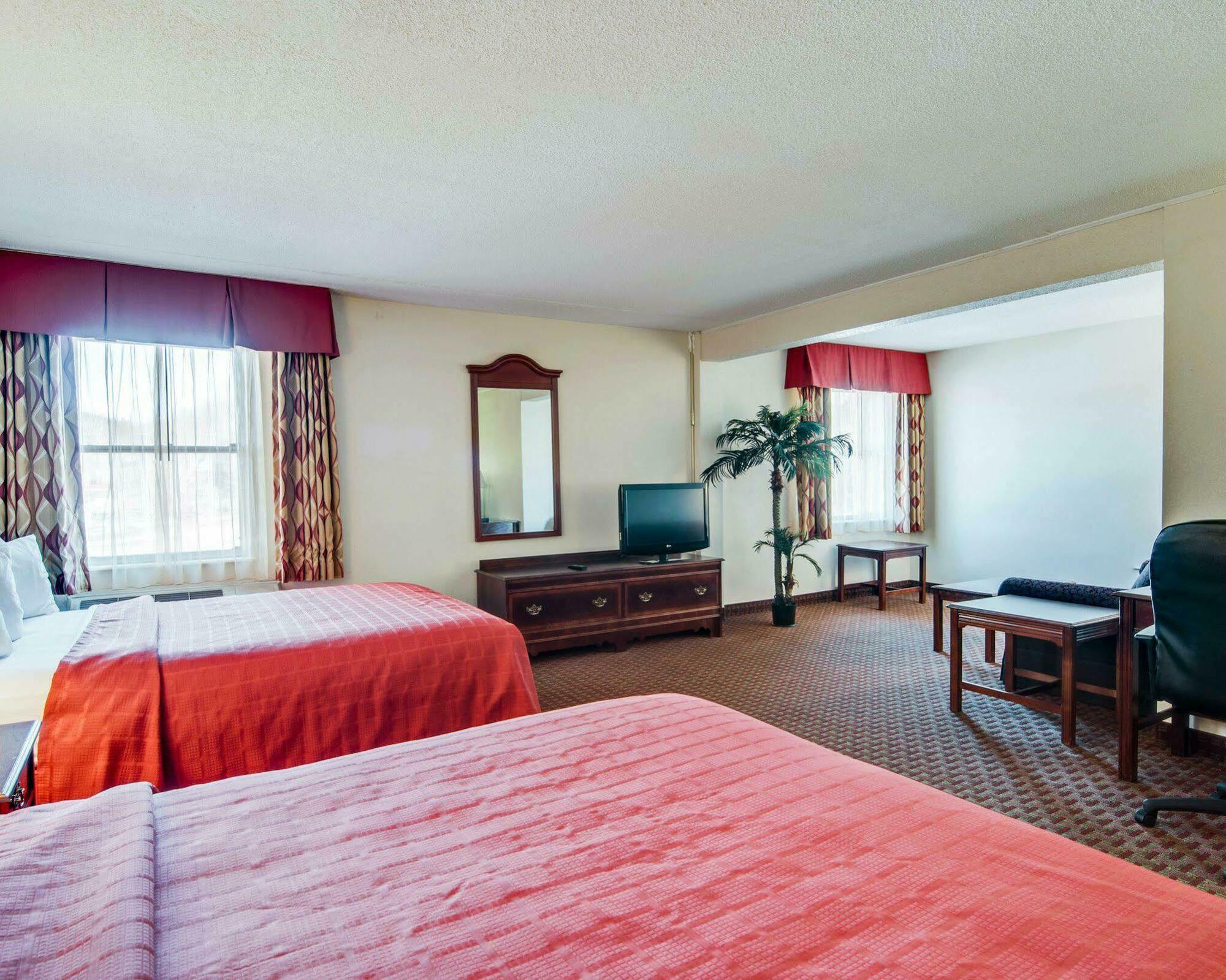 Quality Inn & Suites Lexington Near I-64 And I-81 Timber Ridge Екстер'єр фото
